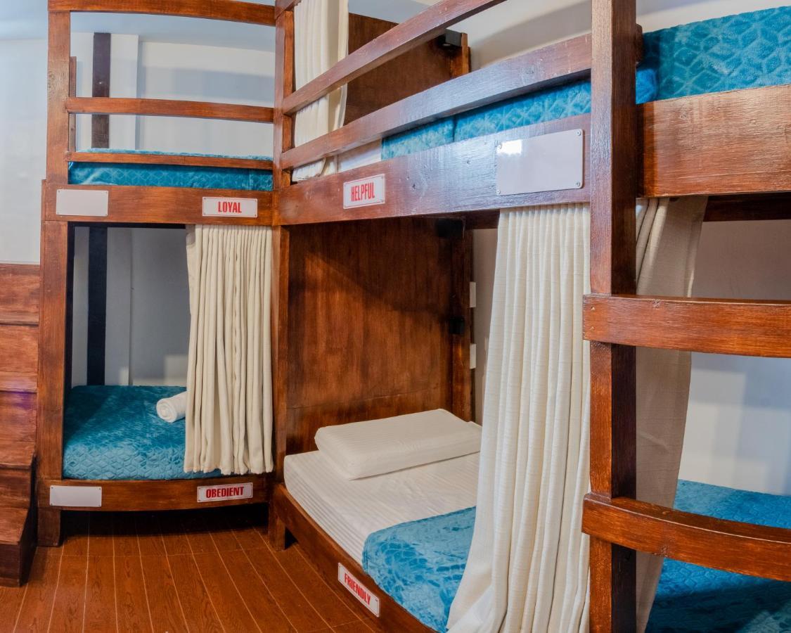 Public House Hostel 막탄 외부 사진