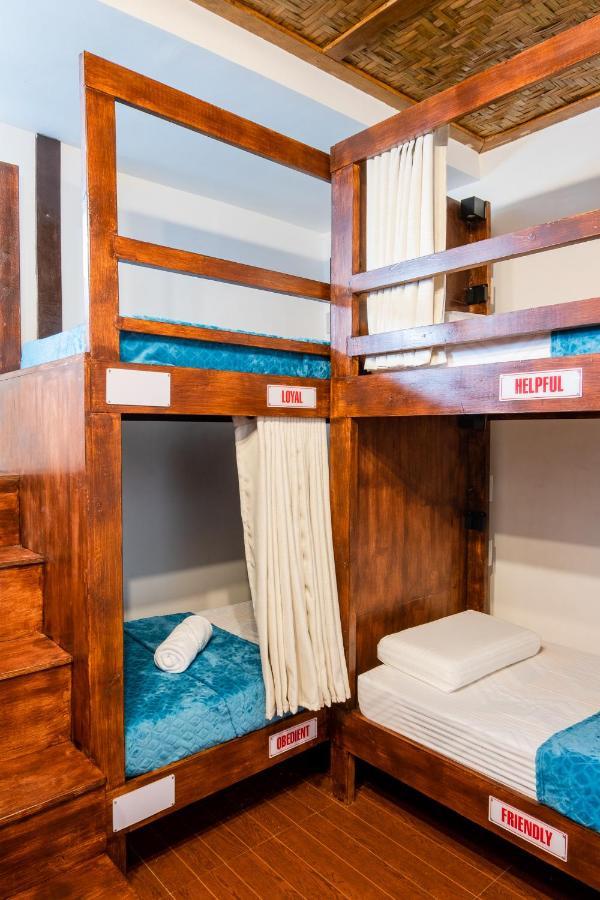 Public House Hostel 막탄 외부 사진