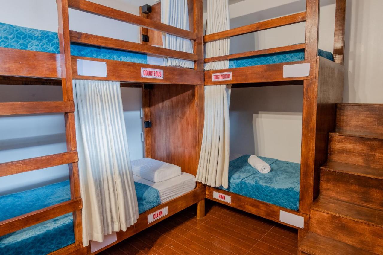 Public House Hostel 막탄 외부 사진