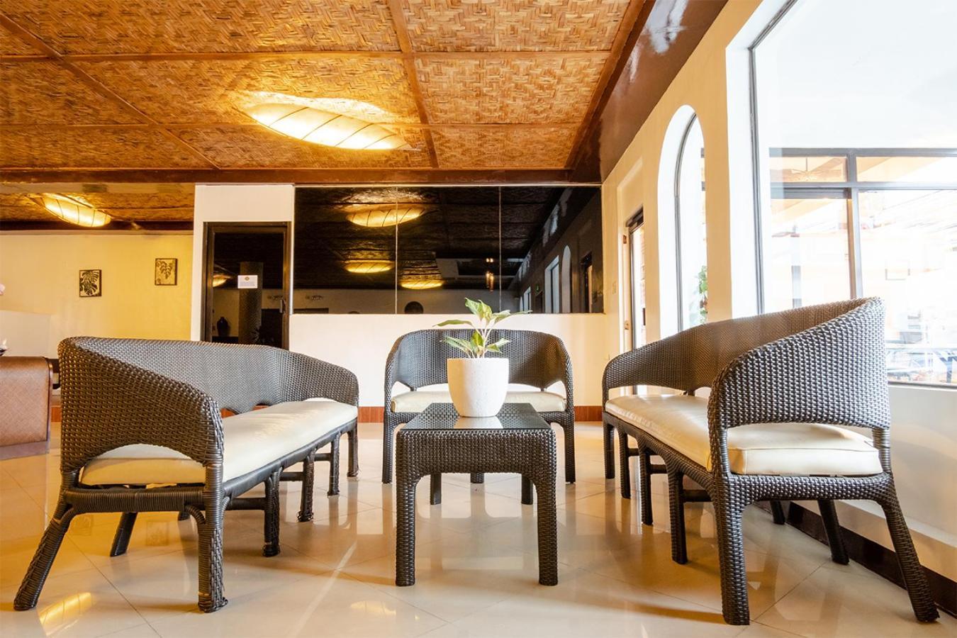 Public House Hostel 막탄 외부 사진